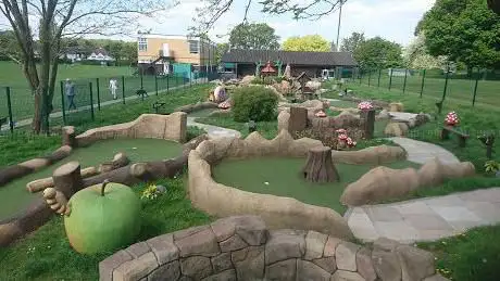 Photo de Enchanted Village Adventure Golf