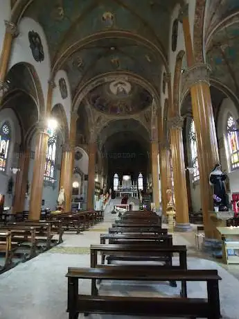 Photo de Chiesa Di Ss Trinità Degli Artigianelli