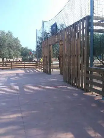 Photo de Pista De Fútbol Y Baloncesto