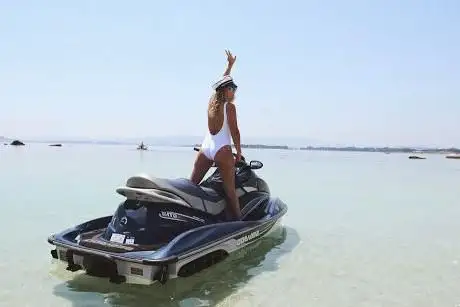 Vilajet Alquiler de motos de agua