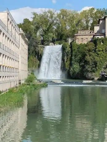 vista cascata grande dal ponte