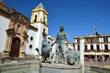 Photo de Fuente y estatua de Hércules