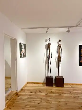 Gallery Lola