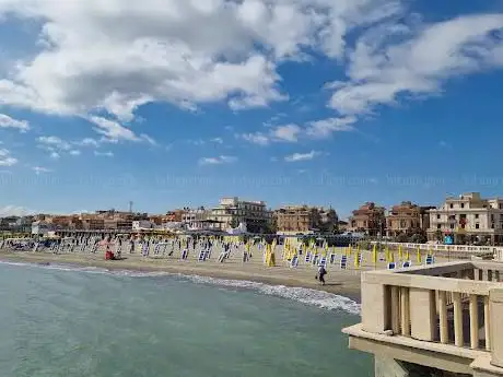 Photo de Pontile di Ostia