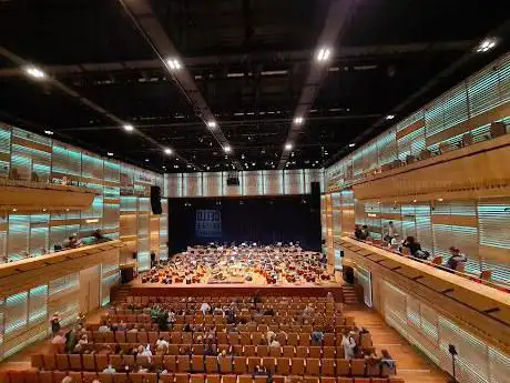 Photo de Muziekgebouw aan 't IJ