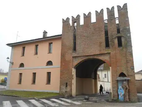 Porta Ferrara