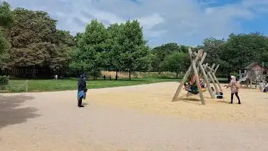 Square de la Croix-Rouge