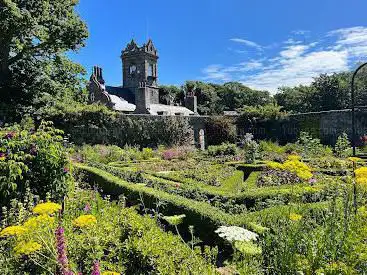 Photo de La Seigneurie, House and Gardens