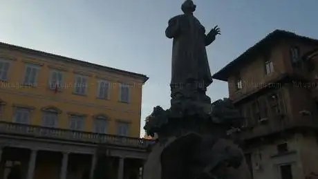 Statua di San Giuseppe Benedetto Cottolengo