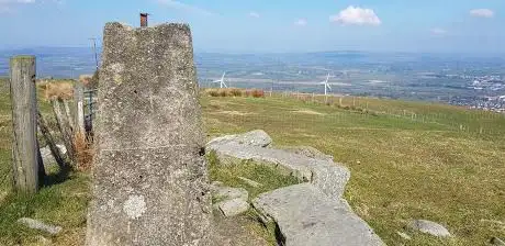 Photo de Knockavoe Hill  Trig Pillar