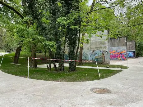 Mur Tennis  Graffitis, Fresque Murale Près du Renard