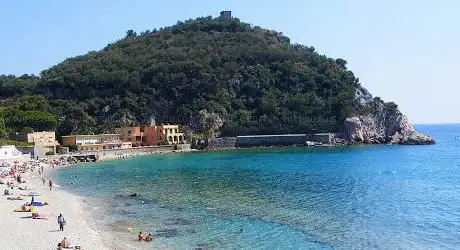 Photo de Spiaggia Del Saraceno