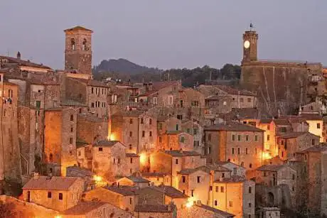 Photo de Sovana guide La Fortezza