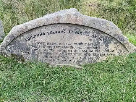 Photo de Winter Hill Mass Trespass Monument