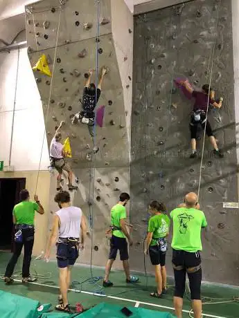 Photo de Palestra Arrampicata ~ F.Urban ~ Sei comodo?o