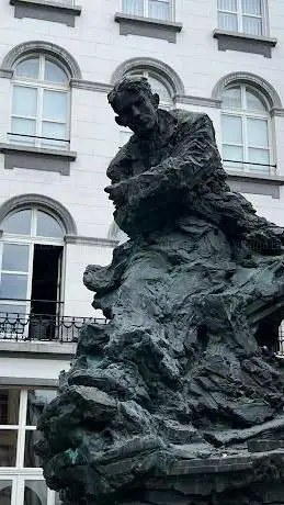 Statue de Paul Van Ostaijen