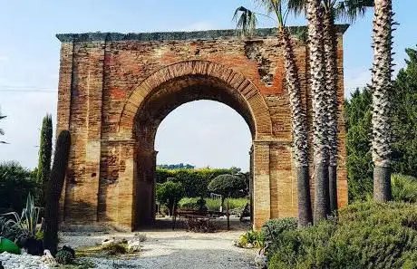 Photo de Arch of Trajan