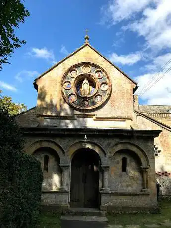 Photo de Queen of Martyrs & St Ignatius' Church