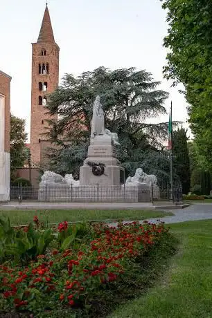 Photo de Denkmal für die Kämpfer für die Unabhängigkeit