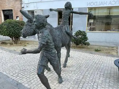 Escultura Idilio de Abril (Moguer EScultura)