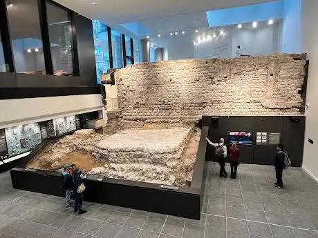 Photo de City Wall at Vine Street