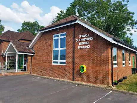 Photo de Lower Kingswood Baptist Church