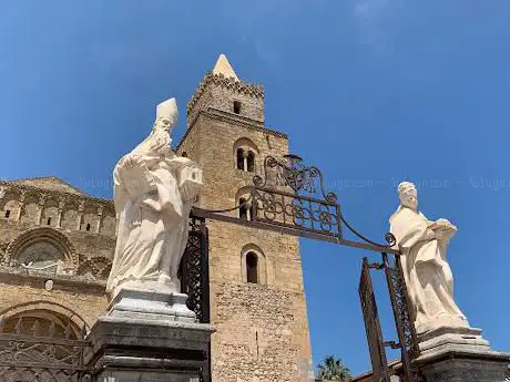Photo de Piazza del Duomo