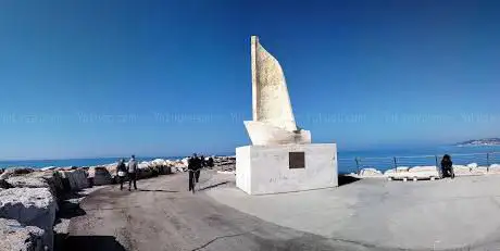 Photo de Monumento dedicato a Mons.Francesco Sciocchetti