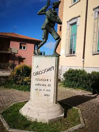 Photo de Monumento a Pinocchio