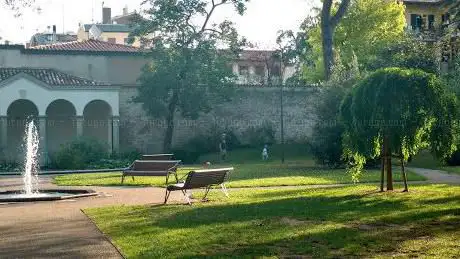 Photo de Garden of the Torso