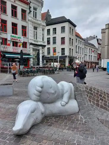 Nello & Patrache Statue