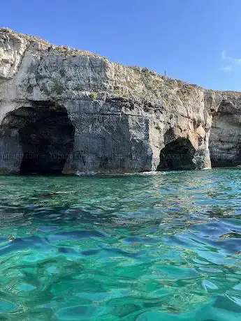 Photo de Leucaduemari - Il Centro Escursioni ESCURSIONI IN BARCA ALLE GROTTE DI LEUCA