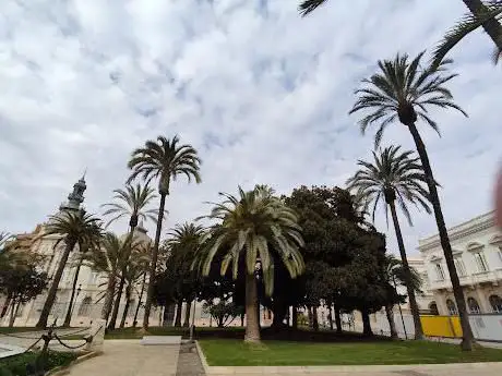 Photo de Plaza Héroes de Cavite