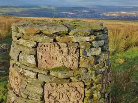 Photo de Decorated Cairn