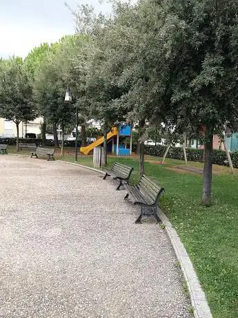 Photo de Piazza Luzi