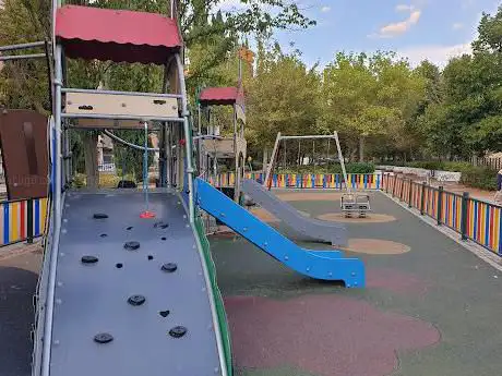 Photo de Parque infantil de las vÃas