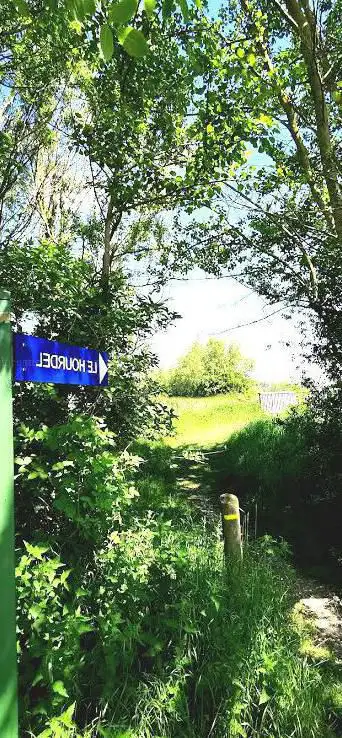 Sentier d'accès au Hourdel