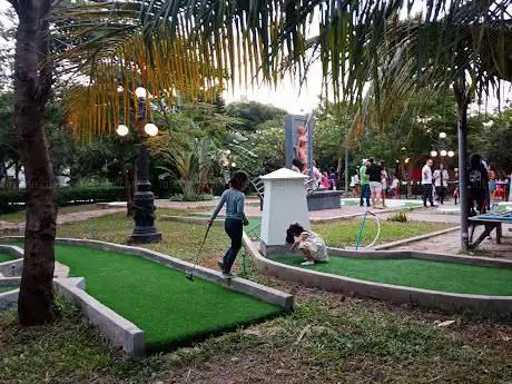 Birdies Mini Golf