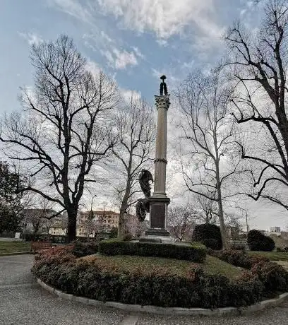 Photo de Monumento alla battaglia delle arance