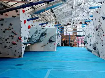 Photo de Arch Climbing Wall: Building One +
