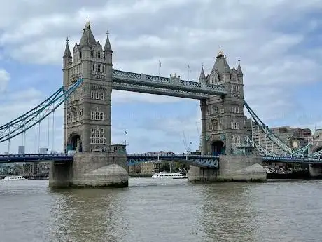 Photo de The Queens Walk london