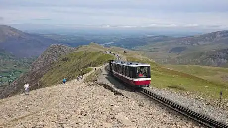 Photo de Gorsaf Copa'r Wyddfa Summit Station