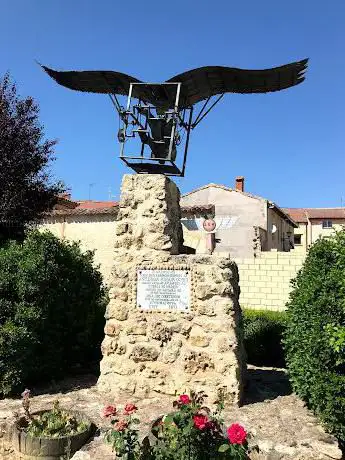 Photo de Monumento a Diego MarÃn Aguilera