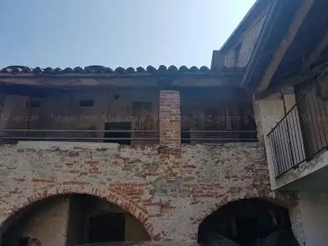 Cascina medioevale dei frati