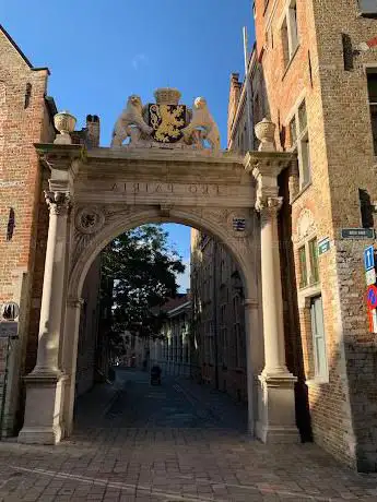 Crypte en oorlogsmonument