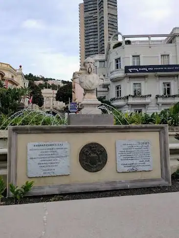 Monumento in onore di Carlo III di Monaco