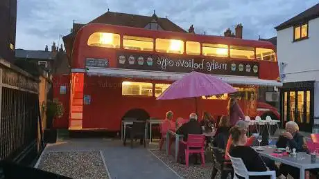 Photo de Make Believe Café Bus