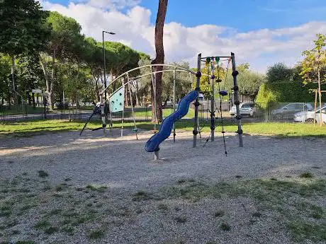 Photo de Area giochi giardini Piazza Francia