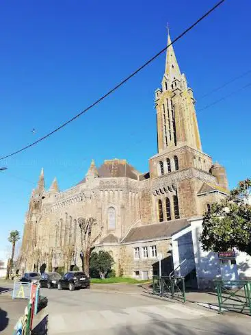 Photo de Église du Bienheureux Charles de Blois