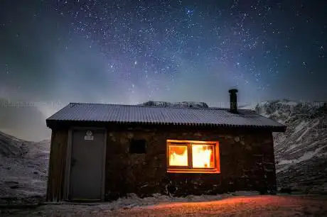 Photo de Hutchison Memorial Hut